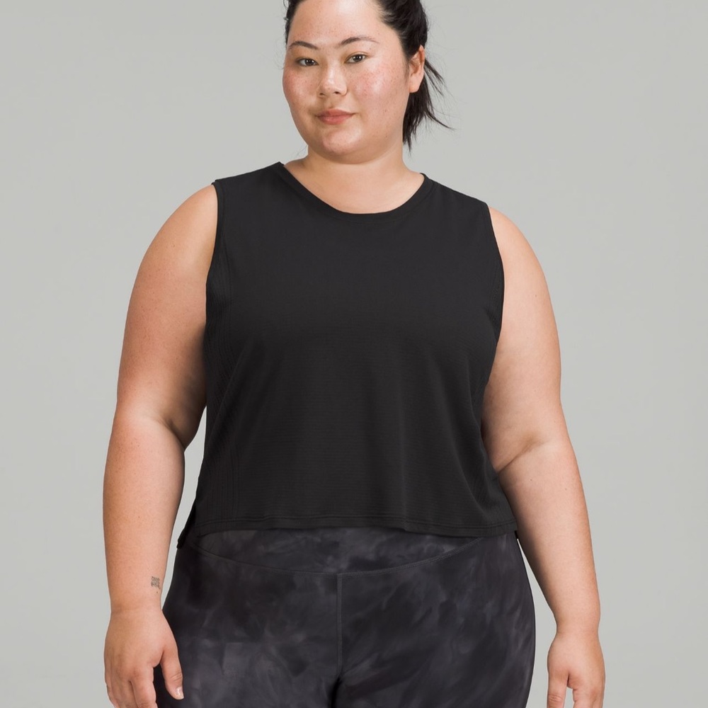 Lululemon Train To Be Tank Top in Black. Size 4